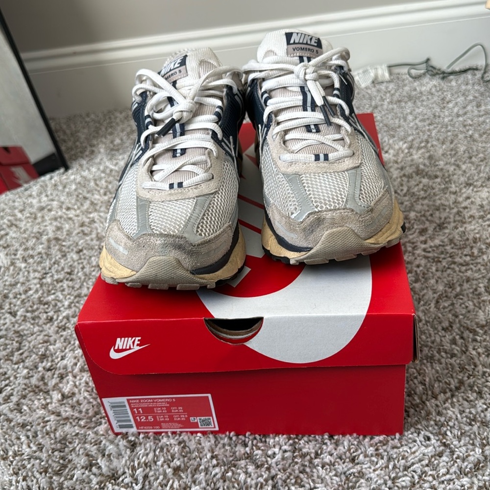 size 11 vomero 5 OPEN TO NEGOTIATION